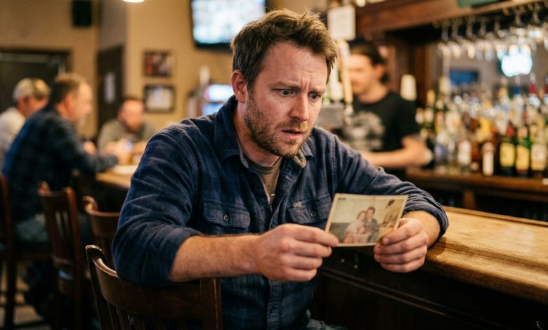 Znalazłem w barze obcy portfel — a w środku było moje dziecięce zdjęcie