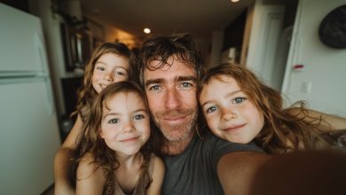 Oddałem znaleziony portfel z pieniędzmi — a rano do drzwi zapukał szeryf