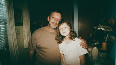 Przez dziesięć lat wychowywałem córkę mojej zmarłej ukochanej — a w Święto Dziękczynienia powiedziała, że odchodzi do biologicznego ojca