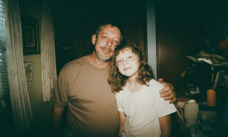 Przez dziesięć lat wychowywałem córkę mojej zmarłej ukochanej — a w Święto Dziękczynienia powiedziała, że odchodzi do biologicznego ojca