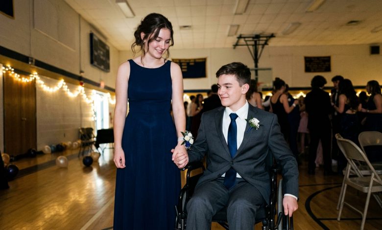 Odrzuciłam rodzinę dla sparaliżowanego ukochanego. Po piętnastu latach jego tajemnica zniszczyła wszystko Odrzuciłam rodzinę dla sparaliżowanego ukochanego. Po piętnastu latach jego tajemnica zniszczyła wszystko