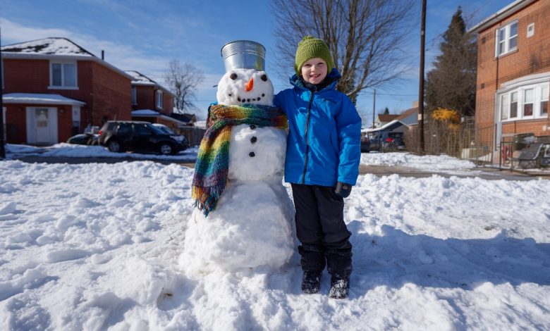 Tej zimy mój syn ciągle lepił bałwany, a sąsiad raz po raz przejeżdżał po nich samochodem. I pewnego dnia moje dziecko nie wytrzymało i dało dorosłemu mężczyźnie lekcję, której ten nigdy nie zapomni…