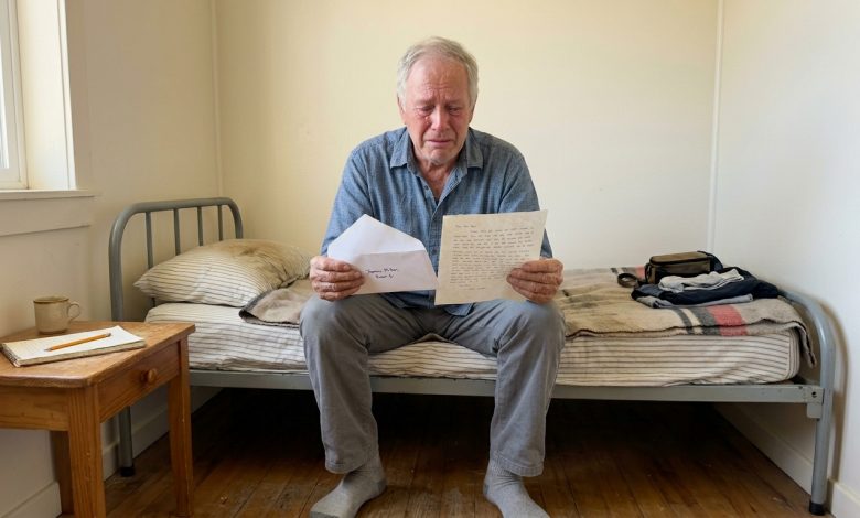 Bezdomny nauczyciel darmo uczył dzieci na ławce. Siedem lat później otrzymał list Bezdomny nauczyciel darmo uczył dzieci na ławce. Siedem lat później otrzymał list