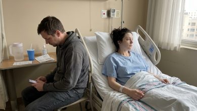 Mąż postanowił zniszczyć mnie zaraz po tym, jak uratowałam mu życie — ale córka powiedziała sędziemu: «Mogę pokazać coś, o czym mama nie wie?»