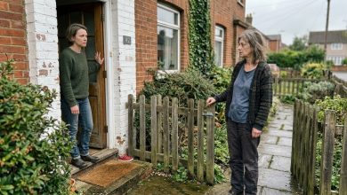 Mama wyrzuciła mnie z domu będącą w ciąży w wieku 17 lat — a dwanaście lat później pojawiła się na progu w łzach Mama wyrzuciła mnie z domu będącą w ciąży w wieku 17 lat — a dwanaście lat później pojawiła się na progu w łzach