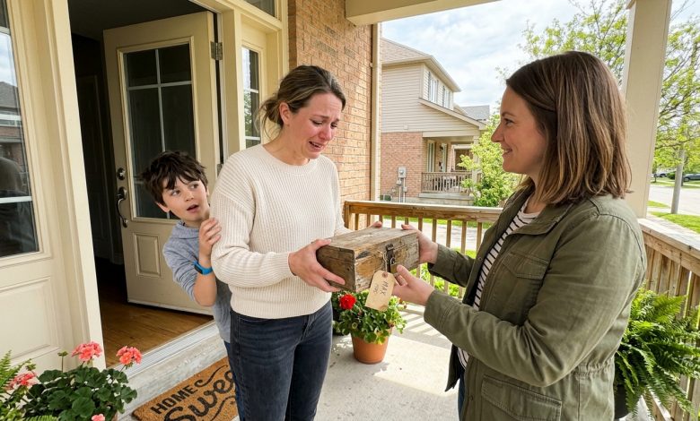 Mrukliwy sąsiad przez lata krzyczał na moje dzieci — po jego odejściu przybyła jego córka z zamkniętym pudełkiem zaadresowanym do mojego syna Mrukliwy sąsiad przez lata krzyczał na moje dzieci — po jego odejściu przybyła jego córka z zamkniętym pudełkiem zaadresowanym do mojego syna