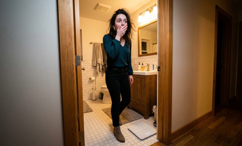 Późno w nocy, moja inteligentna waga poinformowała mnie, że mój 52-kilogramowy ‘gość’ zważył się, podczas gdy ja byłam na wieczorze panieńskim mojej najlepszej przyjaciółki – natychmiast wróciłam do domu, by skonfrontować się z mężem, i zaniemówiłam.