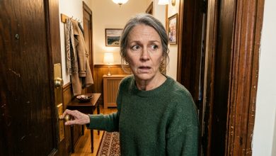 Trzydzieści lat uważałam go za zmarłego w pożarze — dopóki nowy sąsiad nie zapukał do moich drzwi