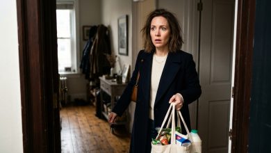 Wróciłam z pracy wcześniej i usłyszałam jej śmiech w naszej kuchni.