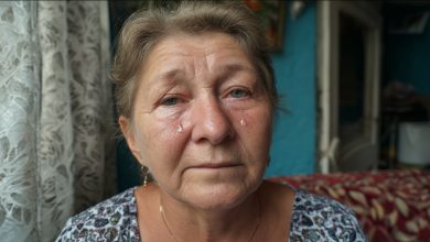 Dałam mojej synowej czterdzieści tysięcy na zaliczkę na ich mieszkanie. Ustnie uzgodniliśmy, że będą to spłacać w ratach. Minęły cztery lata. Kiedy o tym wspomniałam, mój syn powiedział: “Mamo, przestań robić z siebie ofiarę”.