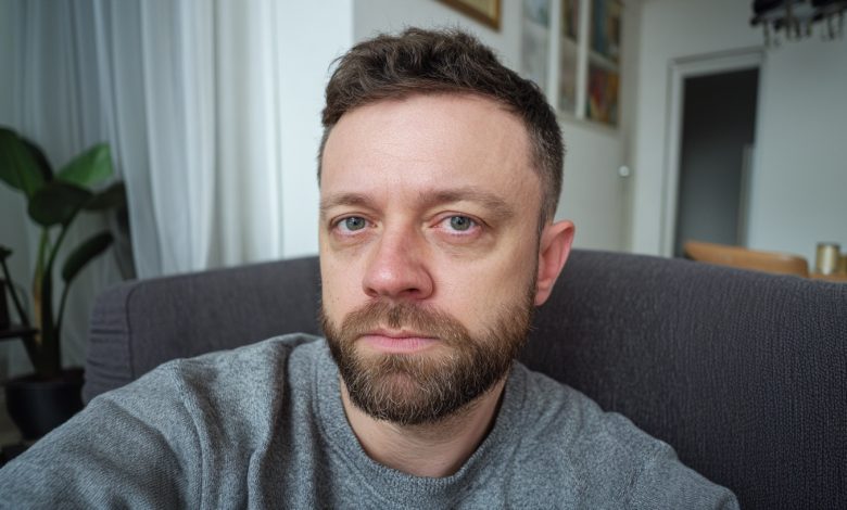 Znalazłem porzucony samochód w lesie. Gdy otworzyłem bagażnik — zamarłem z wrażenia