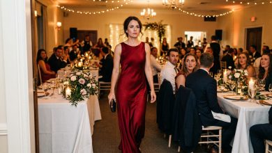 Matka byłego przesłała mi czerwoną sukienkę na jego ślub — kiedy zrozumiałam dlaczego, nogi się pode mną ugięły…