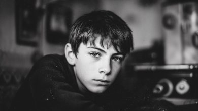 Bogaty kierowca nakrzyczał na chłopca, który pchał matkę na wózku inwalidzkim. Dwanaście lat później los ponownie ich połączył