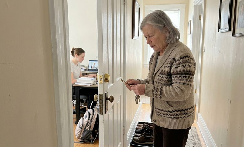 Moja wnuczka zaczynała studia, więc zaproponowałam jej swój dodatkowy pokój. Dwa miesiące później zmieniła zamek w drzwiach swojego pokoju. Nigdy nie otrzymałam klucza.