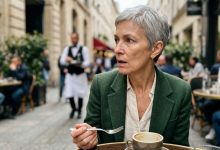 Córka poprosiła mnie, żebym nie mówiła mężowi, że dzwoni do mnie codziennie — milczałam przez pół roku, aż w końcu przyszedł do mnie sam i zadał jedno pytanie Córka poprosiła mnie, żebym nie mówiła mężowi, że dzwoni do mnie codziennie — milczałam przez pół roku, aż w końcu przyszedł do mnie sam i zadał jedno pytanie