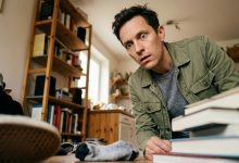 Córka poprosiła mnie, żebym nigdy nie wchodziła do jej dawnego pokoju — wytrzymałam trzy lata, aż pewnej nocy usłyszałam stamtąd dźwięk i otworzyłam drzwi Córka poprosiła mnie, żebym nigdy nie wchodziła do jej dawnego pokoju — wytrzymałam trzy lata, aż pewnej nocy usłyszałam stamtąd dźwięk i otworzyłam drzwi