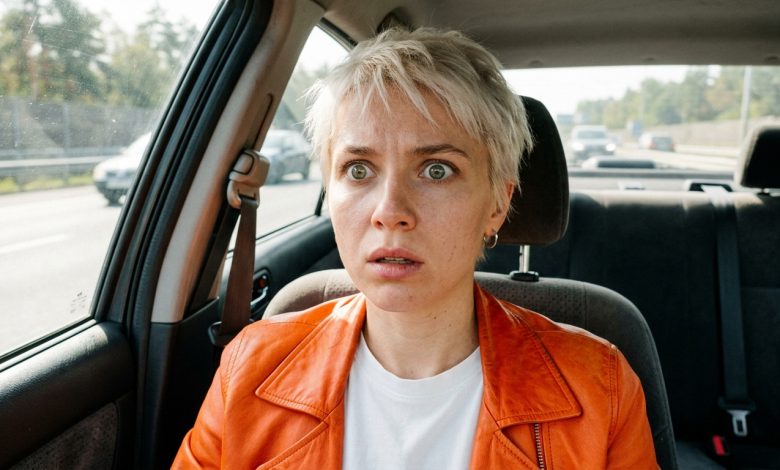 Przez dwadzieścia lat na urodziny dostawałam kuchenne akcesoria — na sześćdziesiąte urodziny dzieci podarowały mi patelnie i wyszły po godzinie, a tamtego wieczoru coś we mnie pękło