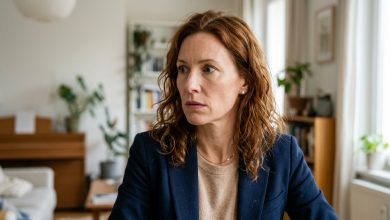 Adoptowałem chłopca, gdy miał cztery lata — a w wieku dwunastu znalazł dokumenty w zamkniętej szufladzie i przyszedł do mnie w nocy