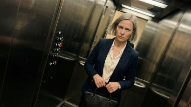 Sąsiad z naprzeciwka zatrzymał mnie w windzie i powiedział: „Znowu pani sama? Mąż panią zostawił czy sama pani odeszła?” Z uśmiechem. Jakby to było zupełnie normalne pytanie. Drzwi windy się zamknęły. Jechaliśmy na ósme piętro. I przez te trzydzieści sekund powiedziałam mu wszystko, co o nim myślę. Wyszedł w milczeniu. A od tamtej pory mówi dzień dobry, nie podnosząc wzroku.