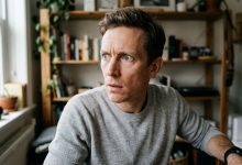 Znalazłam w kieszeni płaszcza męża cudzy telefon — powiedział, że go znalazł, a ja uwierzyłam aż do następnego ranka, kiedy ten telefon zadzwonił Znalazłam w kieszeni płaszcza męża cudzy telefon — powiedział, że go znalazł, a ja uwierzyłam aż do następnego ranka, kiedy ten telefon zadzwonił