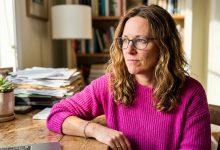 Mąż poprosił mnie, abym nie otwierała jednej szuflady w jego biurku – wytrzymałam dokładnie dwa tygodnie