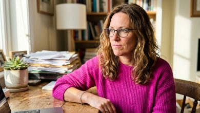 Mąż poprosił mnie, abym nie otwierała jednej szuflady w jego biurku – wytrzymałam dokładnie dwa tygodnie