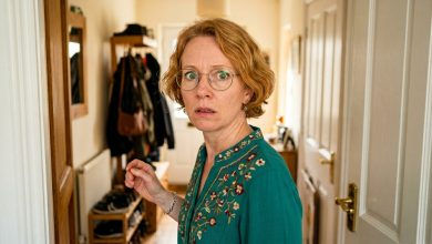 Mąż przeszedł na emeryturę i zaczął kontrolować każdy mój wydatek — milczałam przez rok, a potem otworzyłam własne konto