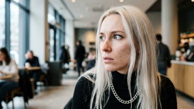 Teść zadzwonił do mnie po raz pierwszy od dziesięciu lat — przez nieuwagę powiedział jedno zdanie i zrozumiałam, że mąż okłamywał mnie od bardzo dawna Teść zadzwonił do mnie po raz pierwszy od dziesięciu lat — przez nieuwagę powiedział jedno zdanie i zrozumiałam, że mąż okłamywał mnie od bardzo dawna