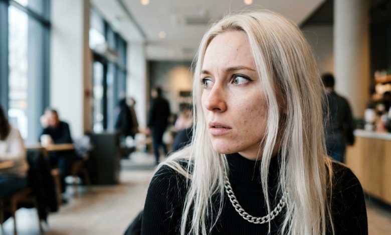 Teść zadzwonił do mnie po raz pierwszy od dziesięciu lat — przez nieuwagę powiedział jedno zdanie i zrozumiałam, że mąż okłamywał mnie od bardzo dawna Teść zadzwonił do mnie po raz pierwszy od dziesięciu lat — przez nieuwagę powiedział jedno zdanie i zrozumiałam, że mąż okłamywał mnie od bardzo dawna