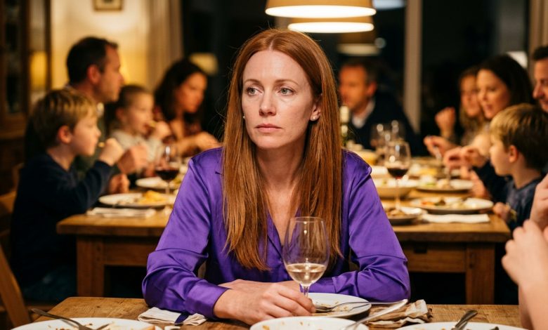 Podczas rodzinnej kolacji mąż powiedział coś przy wszystkich — i poczułam, jak coś we mnie się zamknęło Podczas rodzinnej kolacji mąż powiedział coś przy wszystkich — i poczułam, jak coś we mnie się zamknęło