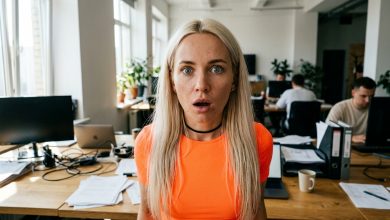 Pakowałam wnuczce plecak na spacer — i znalazłam w bocznej kieszeni karteczkę, po której przeczytaniu zrobiło mi się nieswojo