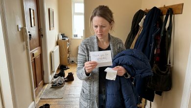 Sięgnęłam po jego kurtkę, ponieważ zrobiło się zimno. W kieszeni znalazłam paragon od jubilera i małą notkę: “Dziękuję za wczoraj.”