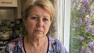 Syn poprosił, żebym nie przyjeżdżała na jego ślub za granicą — powiedział, że rodzina narzeczonej jest „z innego świata” i będę się czuła nieswojo. Tydzień po ślubie przyszła paczka od jego teściowej…