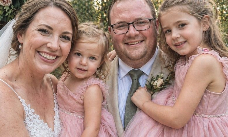 Poślubiłam wdowca z dwiema małymi córkami — a pewnego dnia jedna z nich zapytała mnie: «Chcesz zobaczyć, gdzie mieszka moja mama?» — i zaprowadziła mnie do drzwi prowadzących do piwnicy…