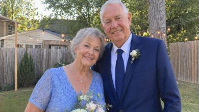 W wieku 69 lat wyszłam za mąż za wdowca. I właśnie podczas ślubu jego córka odciągnęła mnie na bok i powiedziała cicho, niemal prosto do ucha: „On nie jest tym, za kogo się podaje. Musi pani poznać prawdę…”