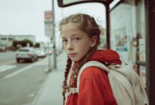 Dziewięcioletnia dziewczynka wracała do domu ze szkoły, gdy nagle zorientowała się, że idzie za nią obcy mężczyzna. Zamiast się przestraszyć i rzucić do ucieczki, zrobiła coś, czego nikt by się nie spodziewał…