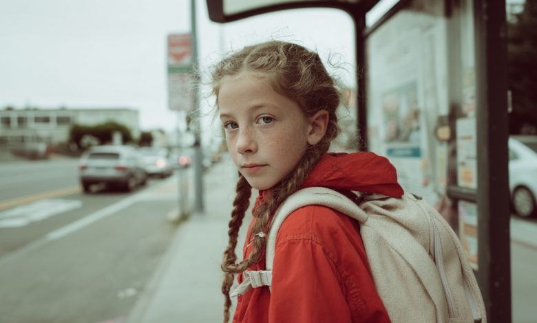 Dziewięcioletnia dziewczynka wracała do domu ze szkoły, gdy nagle zorientowała się, że idzie za nią obcy mężczyzna. Zamiast się przestraszyć i rzucić do ucieczki, zrobiła coś, czego nikt by się nie spodziewał…