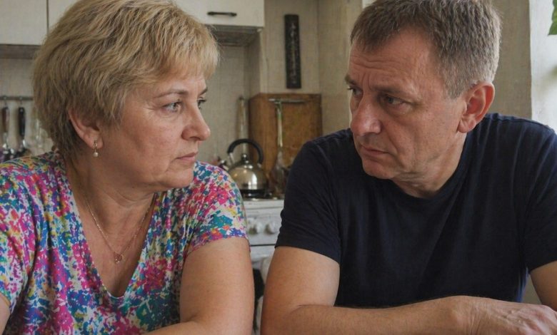 Syn zaprosił nas z mężem na kolację do restauracji. Gdy kelner zabrał talerze, syn wyjął dokumenty i powiedział, że musi z nami poważnie porozmawiać…