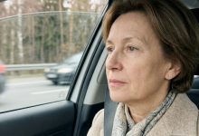 Syn wyjaśnił mi, że lepiej przepisać działkę na niego — „to tylko ze względów podatkowych, mamo, nie martw się” — zgodziłam się pojechać do notariusza, ale po drodze podjęłam decyzję, której się nie spodziewał.