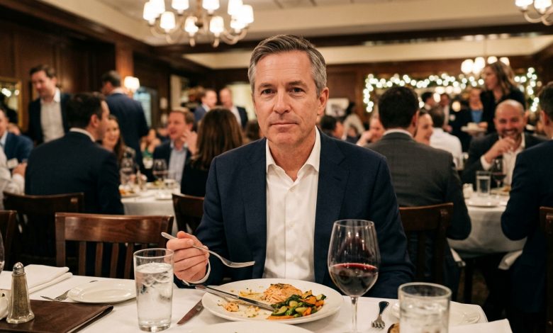 Podczas firmowej kolacji teść wstał z kieliszkiem i powiedział, że jego córka mogła znaleźć sobie lepszego męża — przy stole rozległ się śmiech — poczekałem, aż usiądzie, odłożyłem widelec i wypowiedziałem jedno zdanie, po którym nie spojrzał mi w oczy do końca wieczoru. Podczas firmowej kolacji teść wstał z kieliszkiem i powiedział, że jego córka mogła znaleźć sobie lepszego męża — przy stole rozległ się śmiech — poczekałem, aż usiądzie, odłożyłem widelec i wypowiedziałem jedno zdanie, po którym nie spojrzał mi w oczy do końca wieczoru.