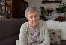 Wnuk wrócił ze szkoły i od razu od drzwi zapytał: „Babciu, czy to prawda, że wkrótce zabiorą cię do domu spokojnej starości?” Pomyślałam, że coś pomylił albo źle zrozumiał rozmowę dorosłych. Ale potem mówił dalej, i jego następne słowa zmroziły mnie do szpiku kości… Wnuk wrócił ze szkoły i od razu od drzwi zapytał: „Babciu, czy to prawda, że wkrótce zabiorą cię do domu spokojnej starości?” Pomyślałam, że coś pomylił albo źle zrozumiał rozmowę dorosłych. Ale potem mówił dalej, i jego następne słowa zmroziły mnie do szpiku kości…