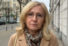 Mój mąż odszedł ode mnie, gdy miałam sześćdziesiąt lat, i powiedział, że “zgasłam jako kobieta”. Miesiąc później spotkałam go w sklepie z jego “młodą i kwitnącą żoną”. Spojrzała na mnie z pogardą i uśmiechnęła się. Poczułam, jak drżą mi usta, a potem zebrałam się w sobie i powiedziałam jej zdanie, po którym uśmiech zniknął z jej twarzy…