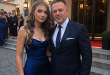 Na bal studniówkowy moja córka nie przyszła z kolegą z klasy, tylko z czterdziestopięcioletnim mężczyzną. Chciałam zrobić scenę, ale on podszedł do mnie pierwszy i wyszeptał: “Masz pięć minut, żeby powiedzieć jej prawdę. Potem powiem jej sam”… Na bal studniówkowy moja córka nie przyszła z kolegą z klasy, tylko z czterdziestopięcioletnim mężczyzną. Chciałam zrobić scenę, ale on podszedł do mnie pierwszy i wyszeptał: “Masz pięć minut, żeby powiedzieć jej prawdę. Potem powiem jej sam”…