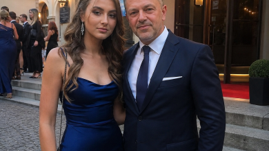 Na bal studniówkowy moja córka nie przyszła z kolegą z klasy, tylko z czterdziestopięcioletnim mężczyzną. Chciałam zrobić scenę, ale on podszedł do mnie pierwszy i wyszeptał: “Masz pięć minut, żeby powiedzieć jej prawdę. Potem powiem jej sam”…